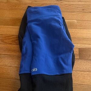 ALO Yoga Kids Leggings in Blue and Black
